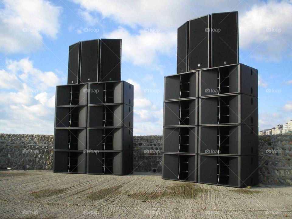 A SYSTEM. a set of boxes to listen to music.