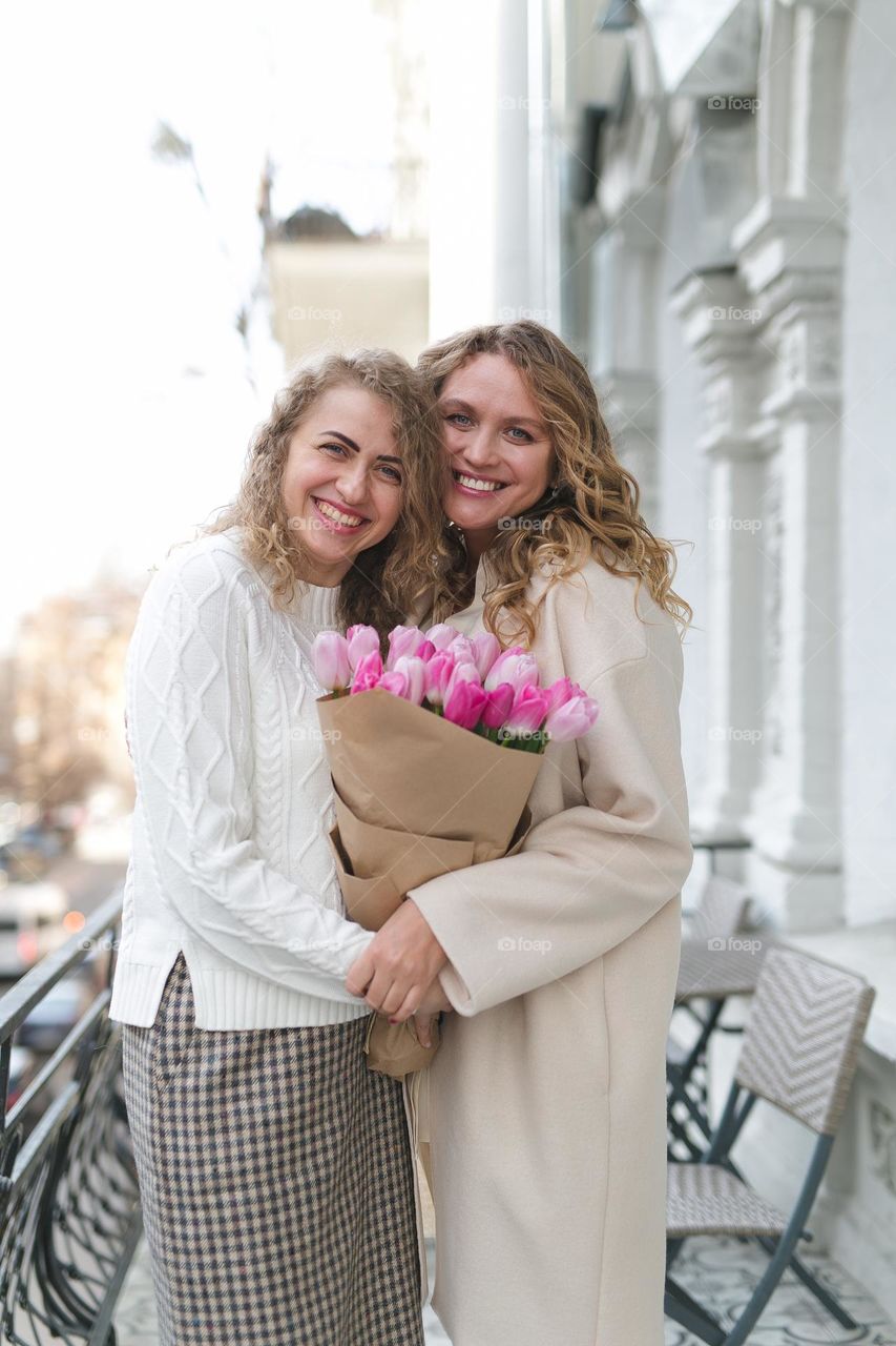 Really happy girls, female friendship 