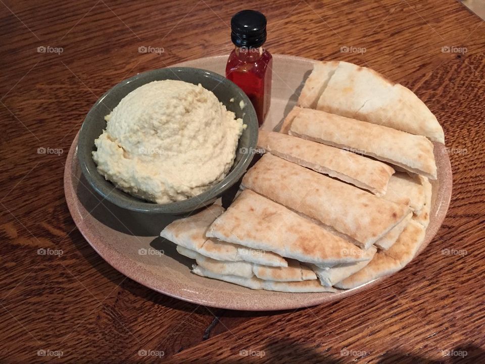 Hummus with pita bread 