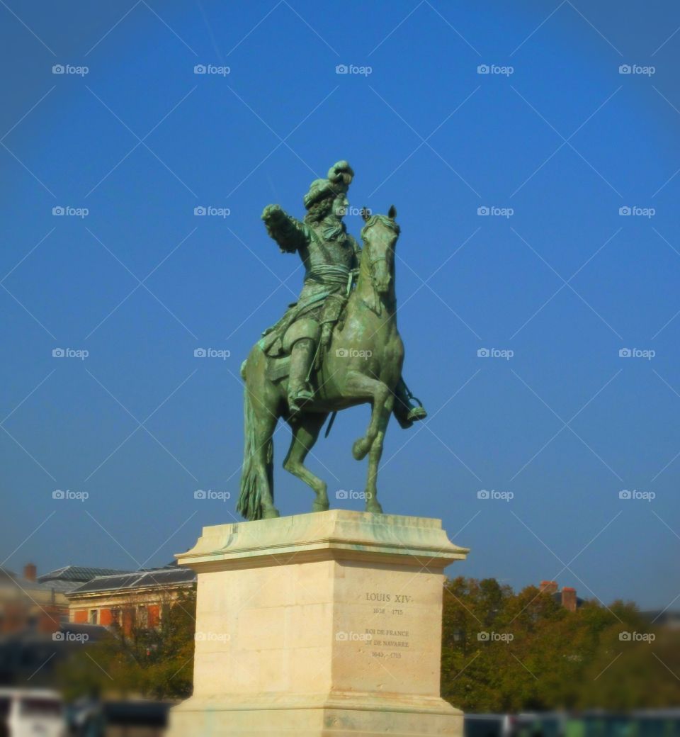 Paris Statue