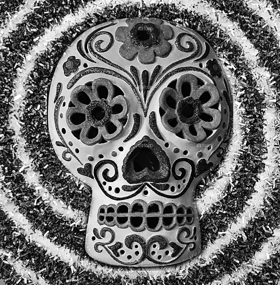 skull spiral grayscale