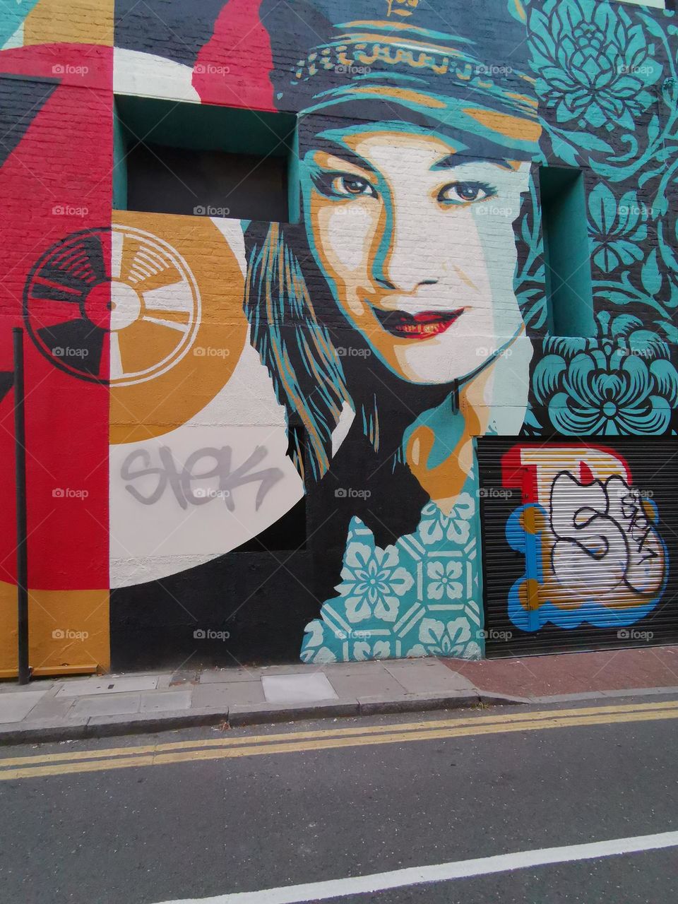 Visual street art in London. Beautiful murals.