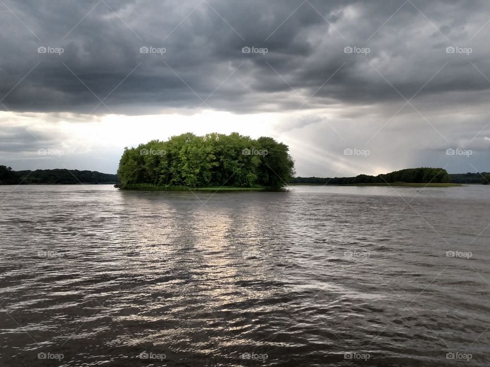 Scenic view of idyllic lake