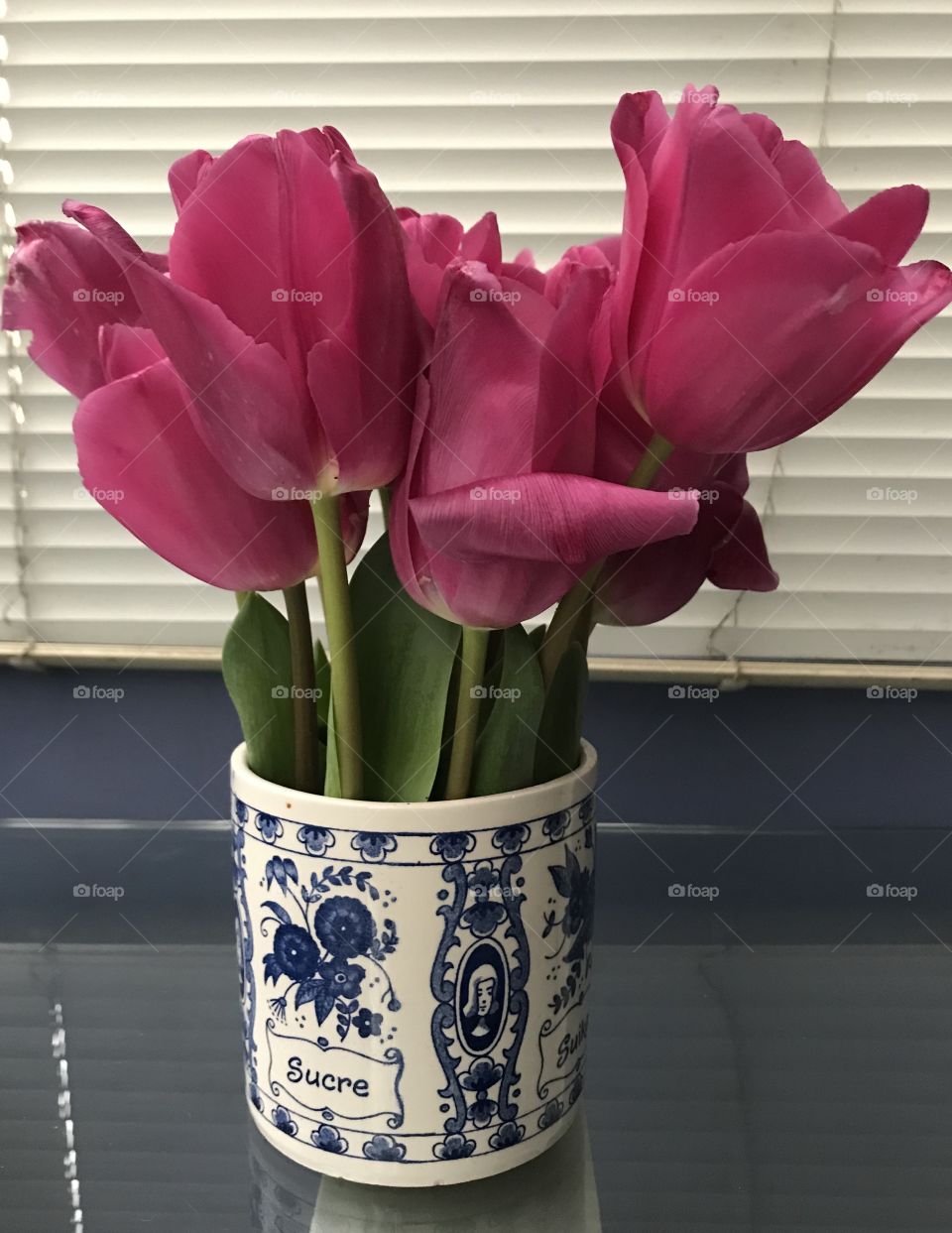 Vase and tulips 