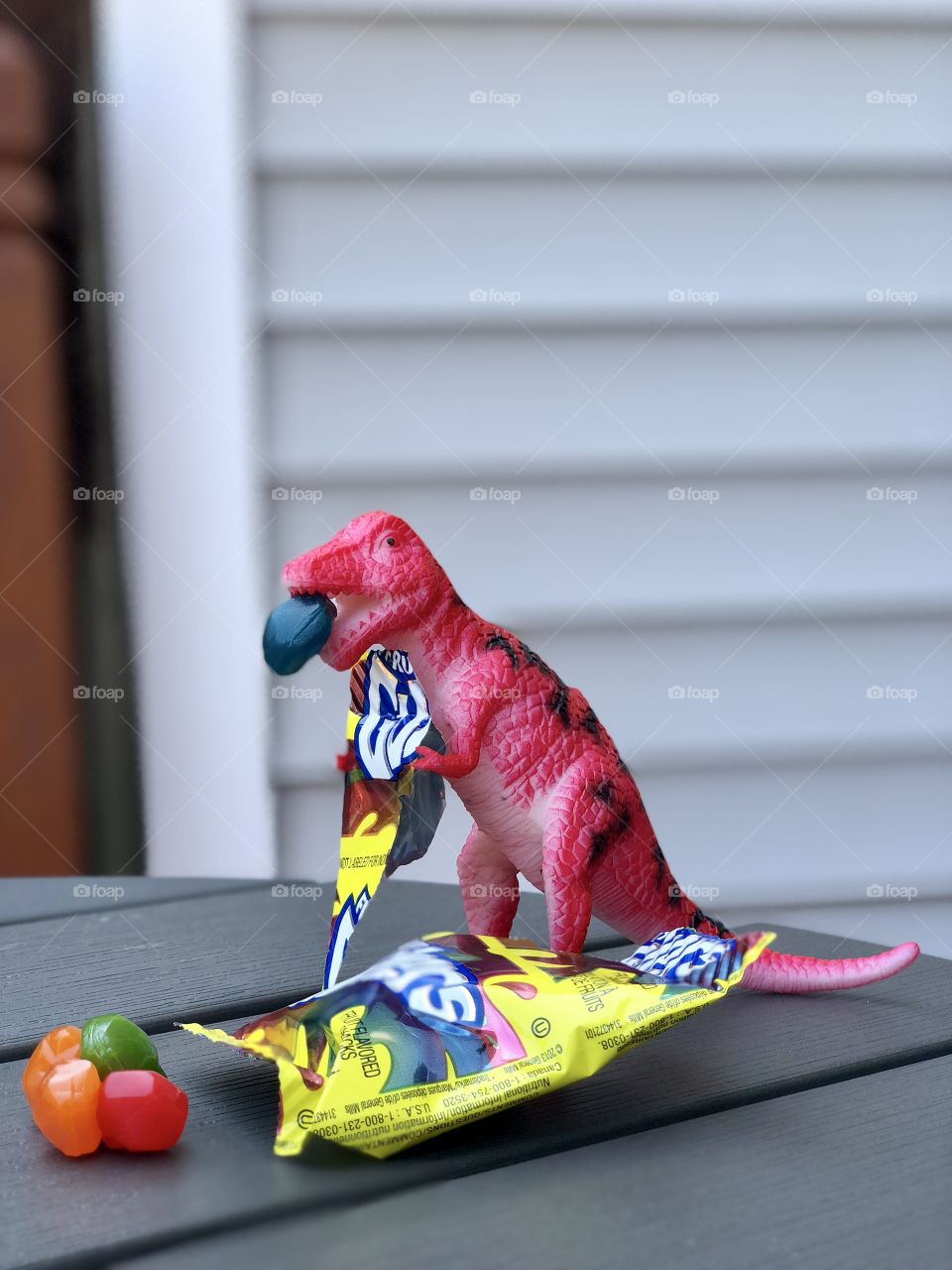 T-Rex eating Gushers, Tyrannosaurus Rex eating candy, funny Tyrannosaurus Rex, fun with dinosaurs, dinosaurs eating snacks 