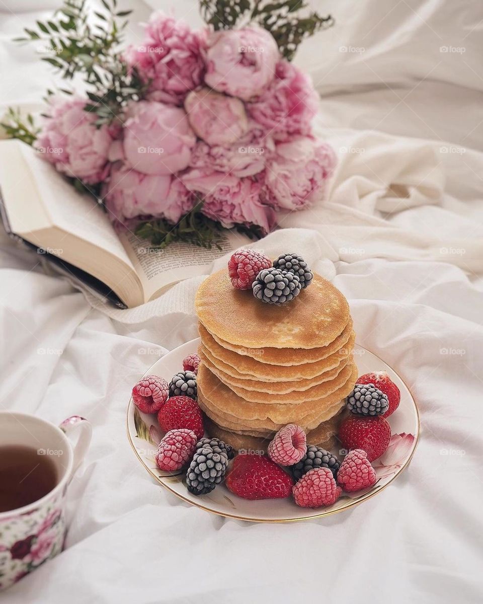 nice cheese cake, nice fruits, beautiful colors and composition