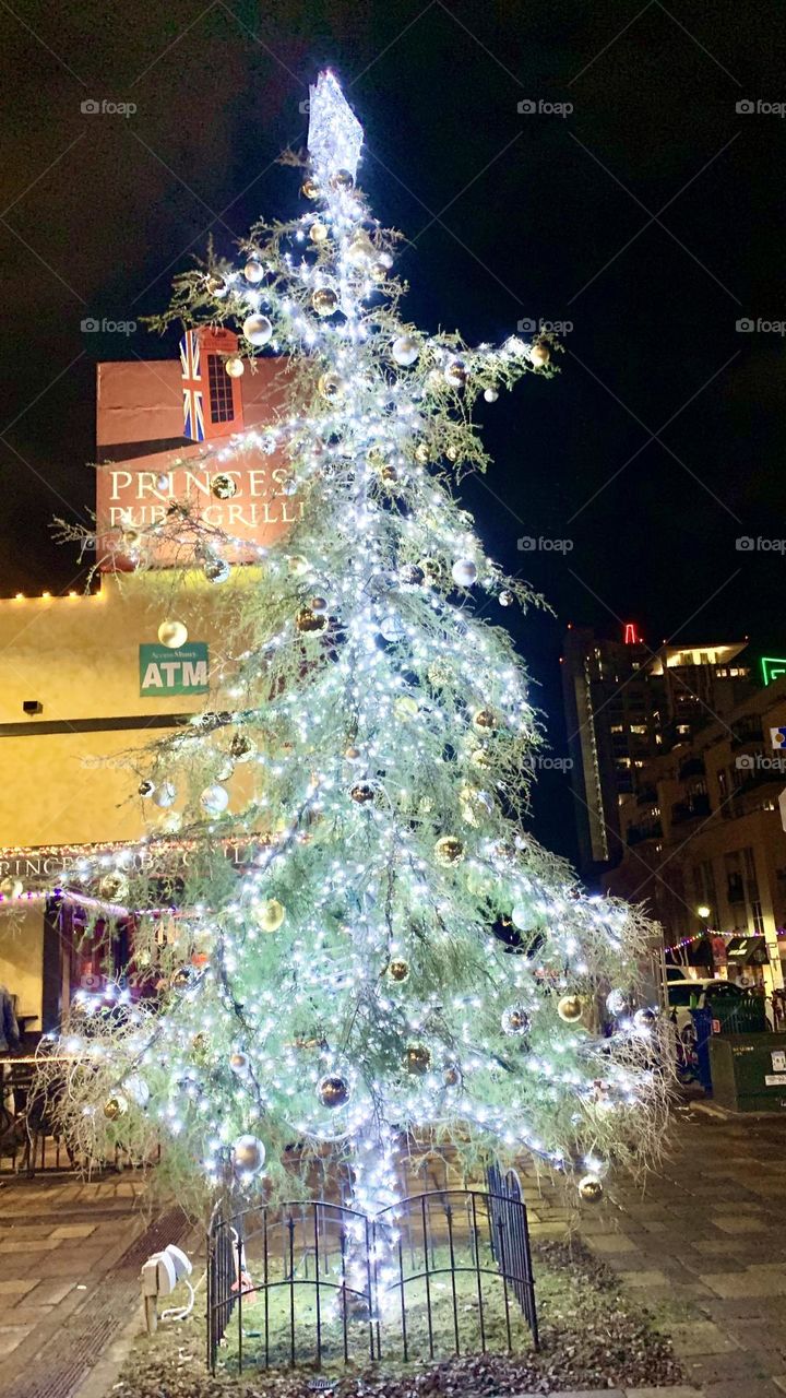 White snow flake Xmas tree 🌲