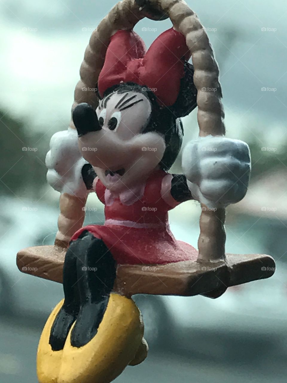 Swinging Minnie