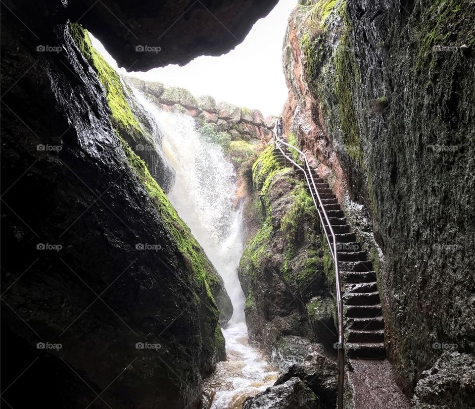 Waterfall pinnacles national park 
