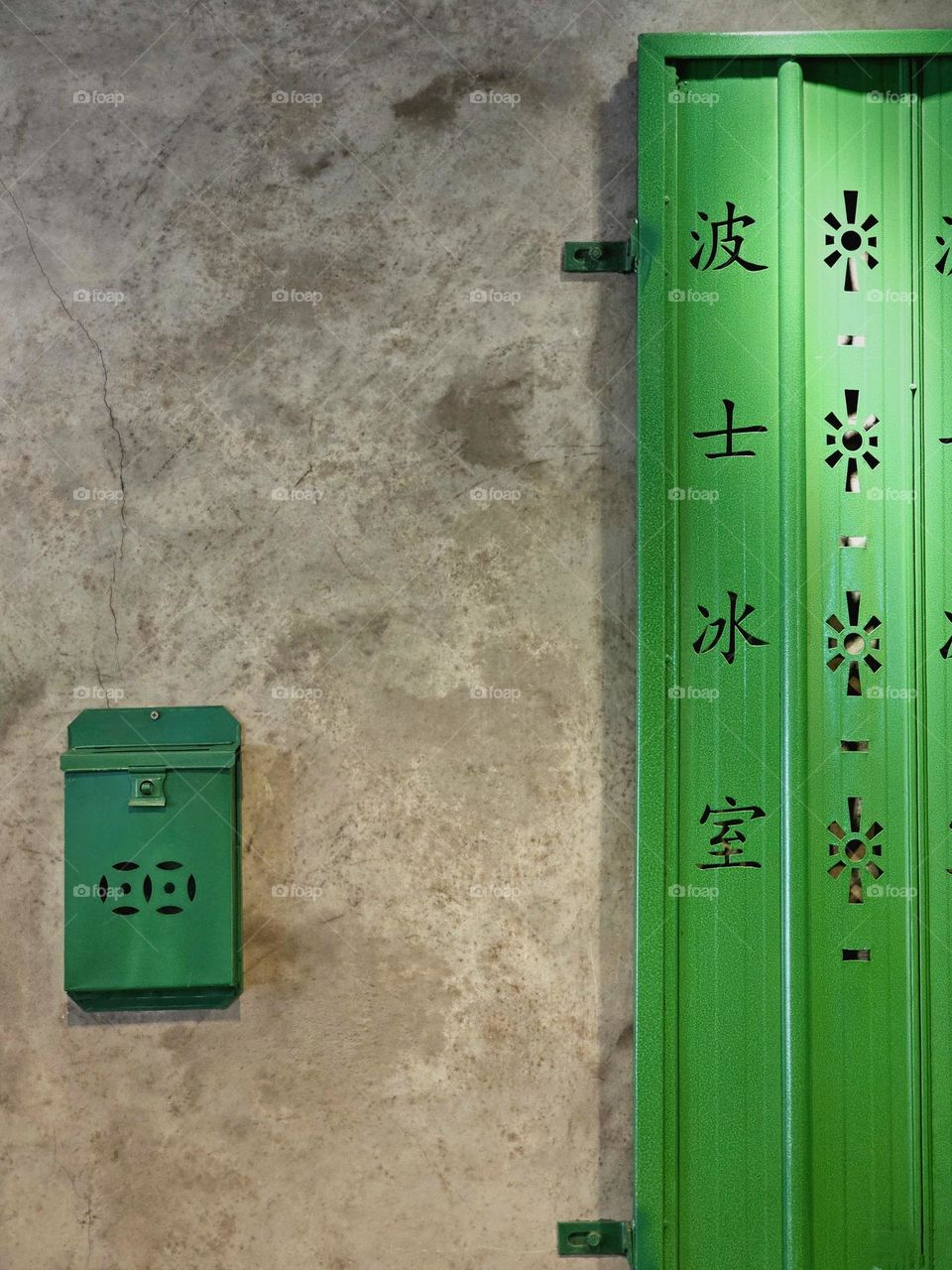 Vintage gate and mailbox