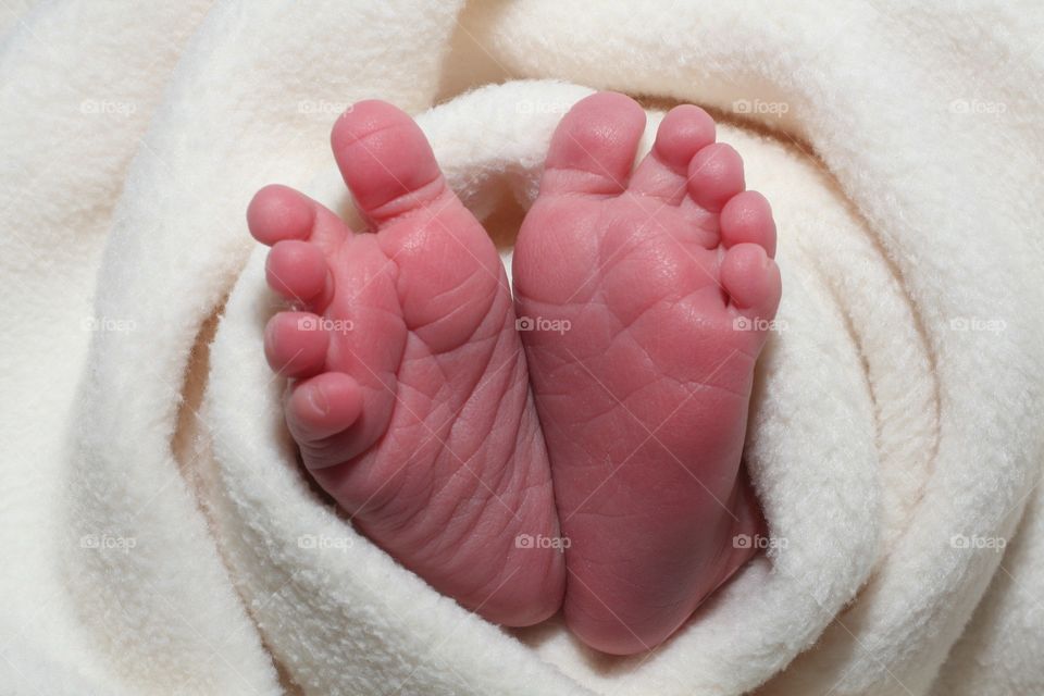 tootsie; newborn feet