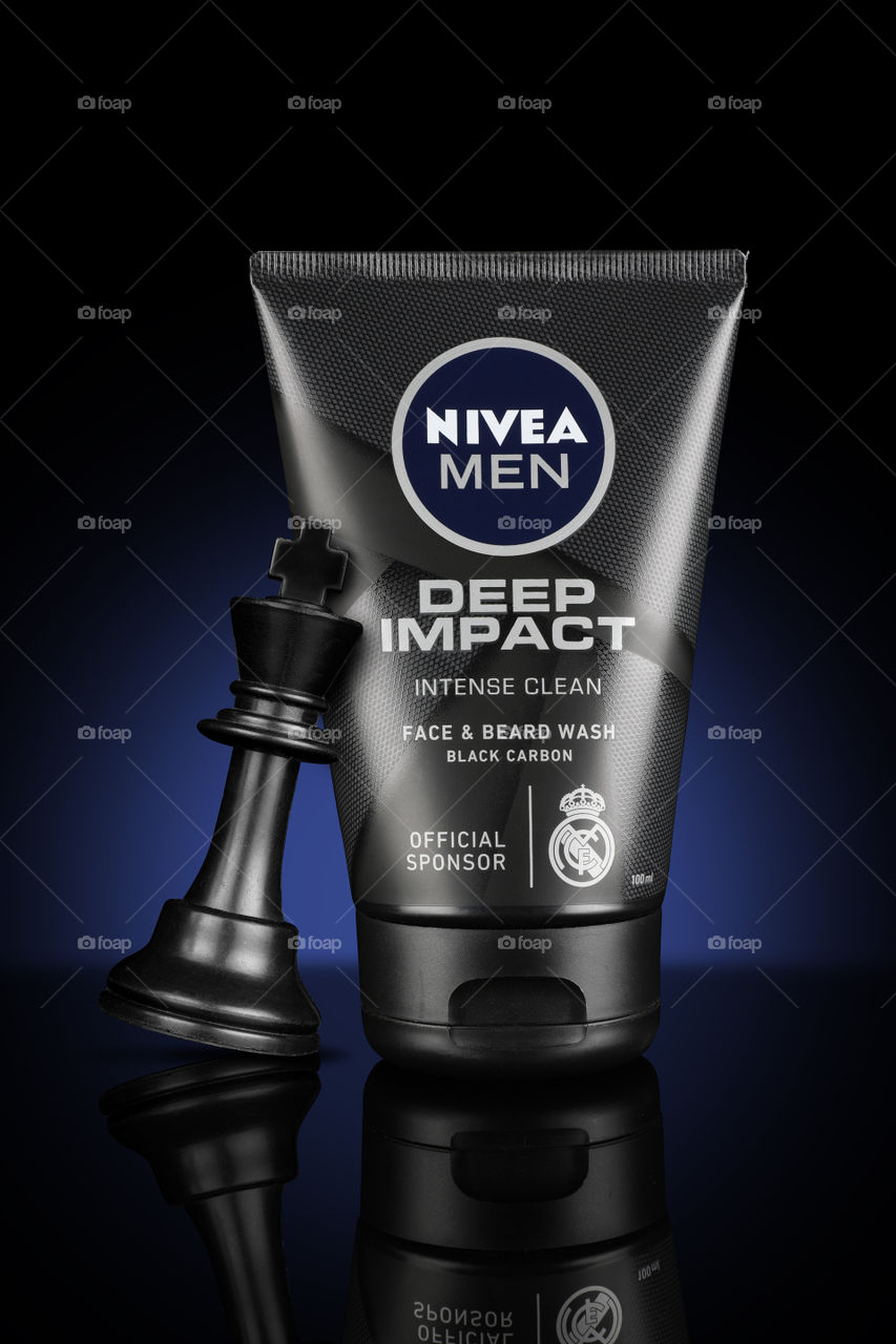 Nivea Men Deep Impact Face & Beard Wash with a Chess Game King