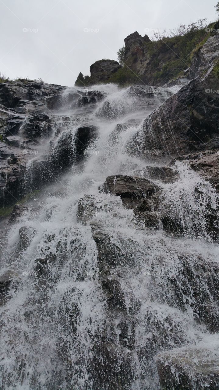 #waterfall #carpatimountains #transfagarasan #romaniaplace #travel #montain #freshair #freedom #placetobe #cold #fog #nature