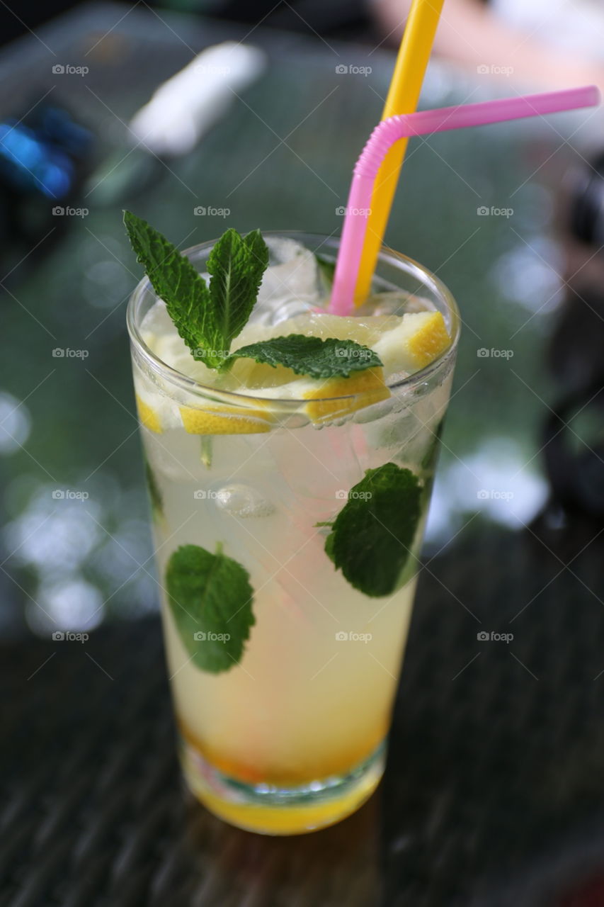 Refreshing lemonade 