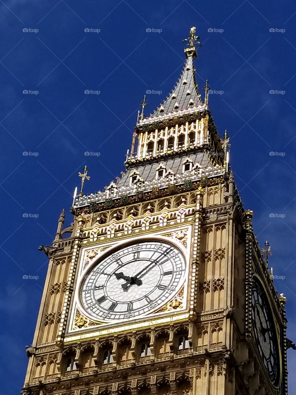 up close view of Big Ben in London