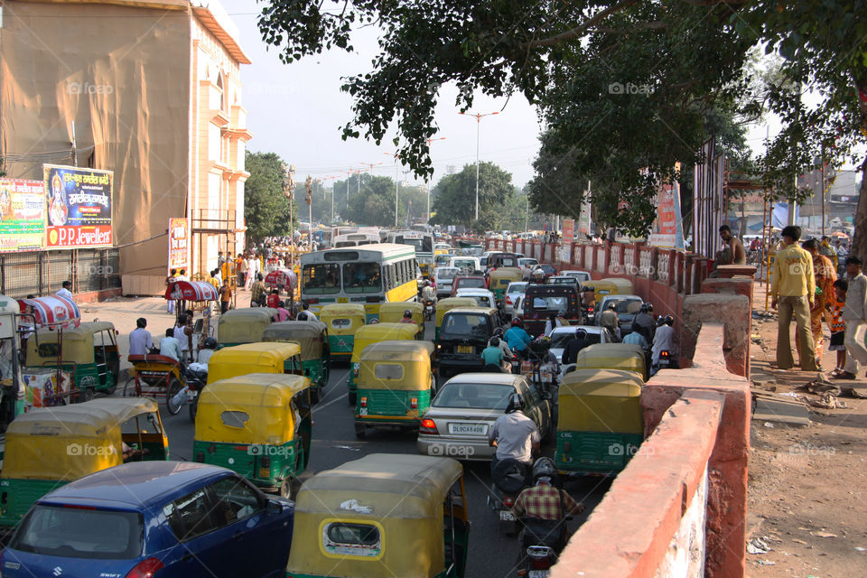 Traffic and noise in New Dehli.