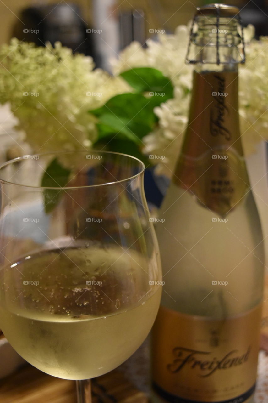 Champagne / Flowers / Glass