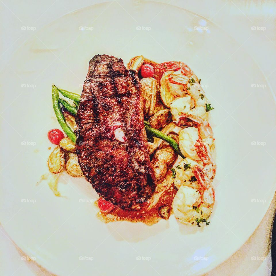 10oz AAA New York Steak with Tiger Prawns and green beans. 