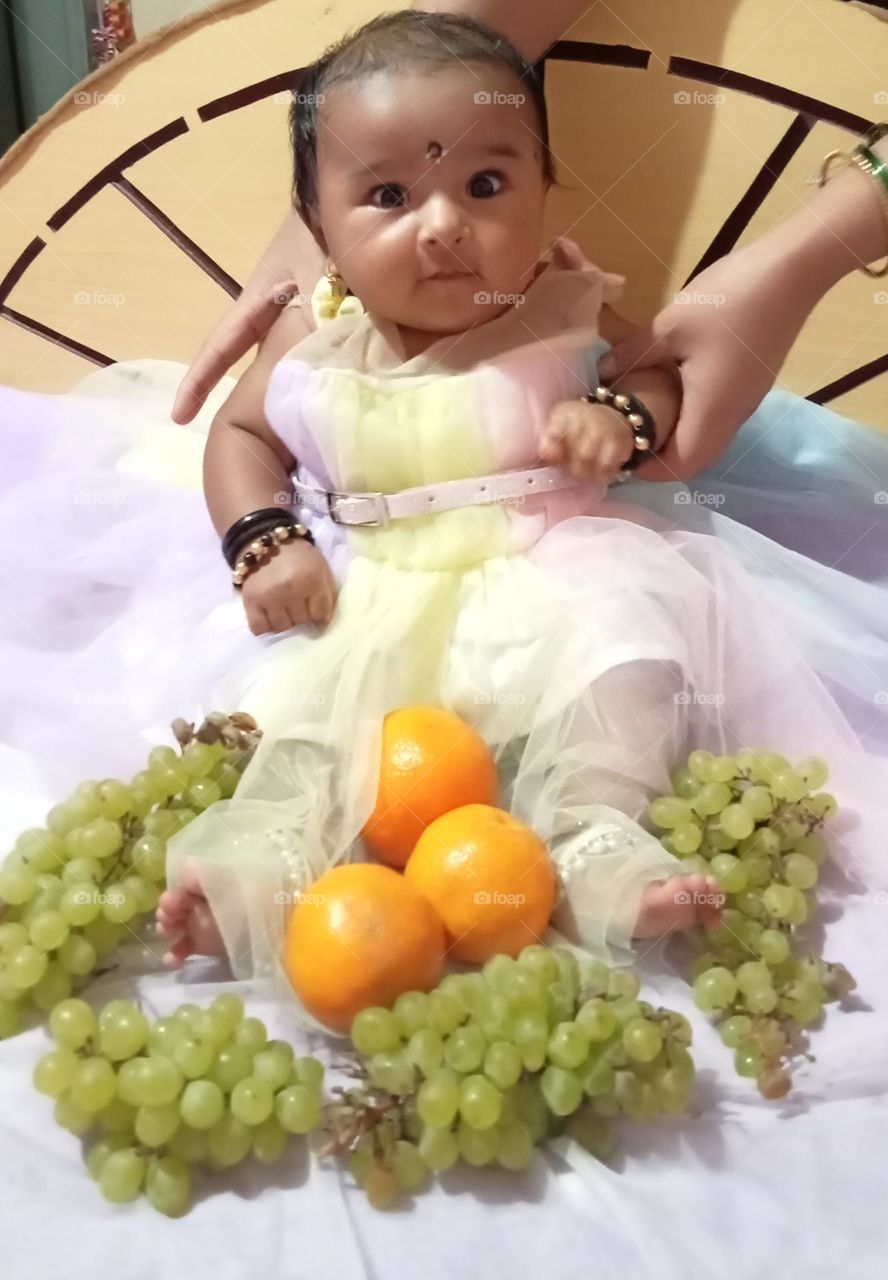 i want to play with this fruits and see mumma put it all around me, how happy am I!!!🥰🤩❤️☺️