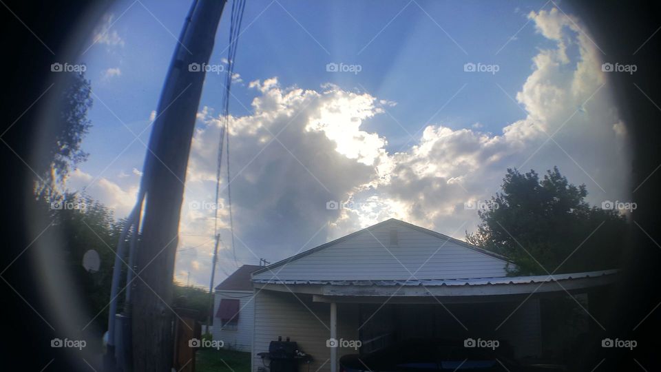 sun light trow clouds