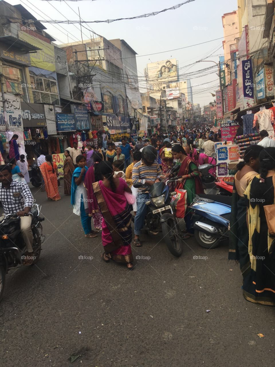 Crowded market 