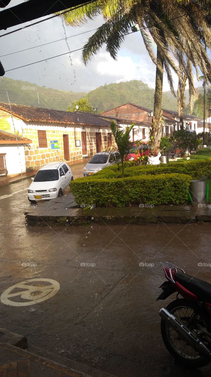 tarde de sol y lluvia al mismo tiempo