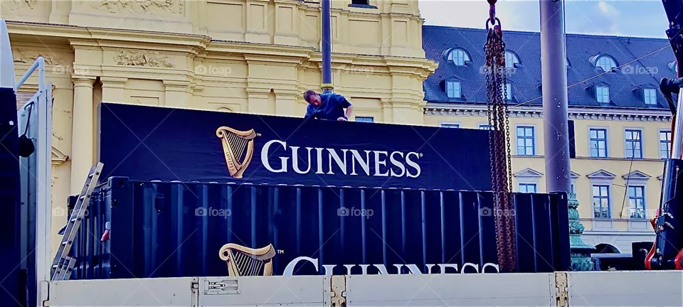 This stage is being set up for “St Patrick’s Day” on the “Odeonsplatz”, the “Odeon’s Place” named after a former concert hall. “Irish” sentiment is everywhere so it seems. 2024. Hypnotic Productions