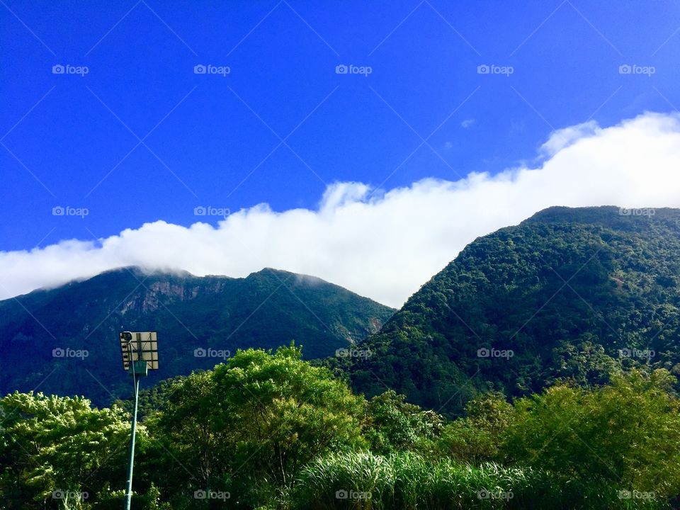 Montanhas vista do country clube Nova Friburgo, completadas por nuvens, Nova Friburgo, RJ, Brasil 