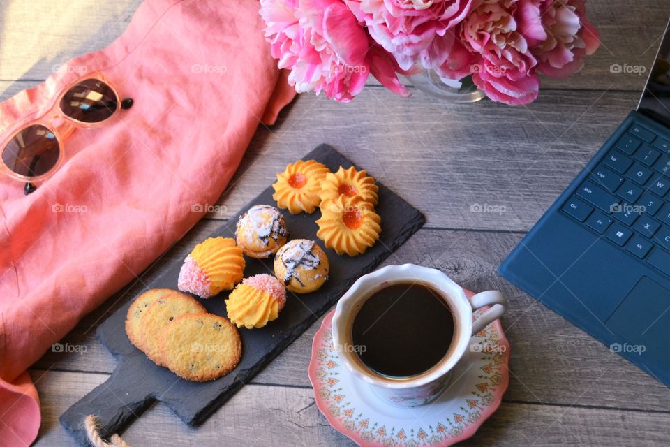 Coffee break with cookies 