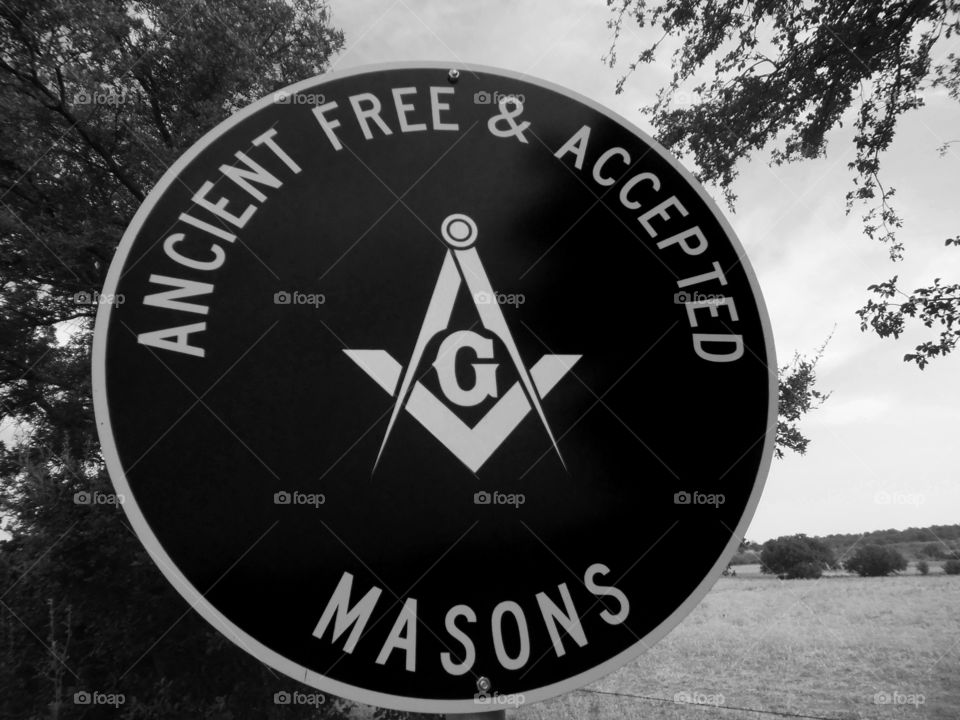 Mason. This is a picture I took of the sign telling about the masons. 👣 🚶 🏃 🔥 💨