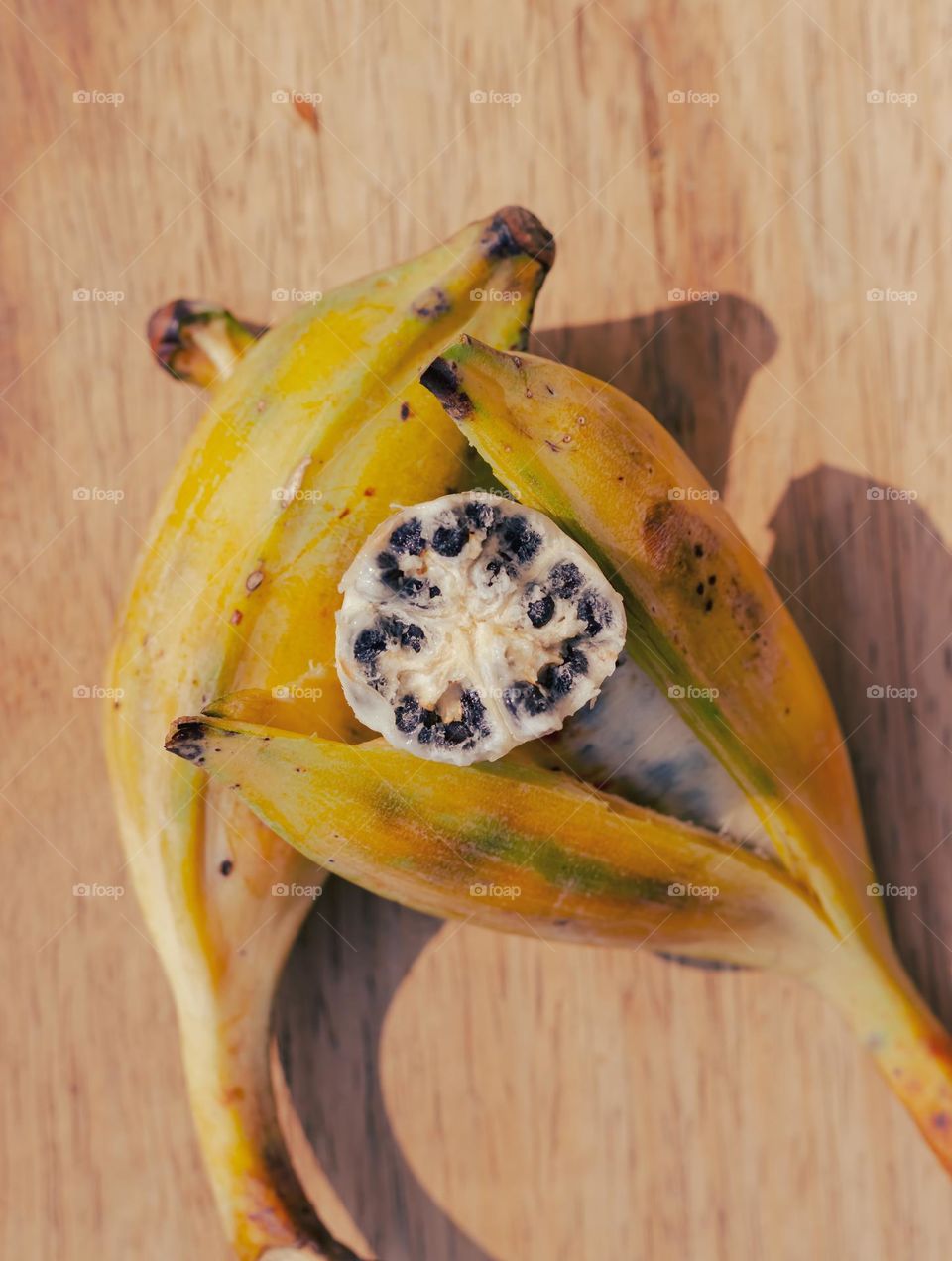 This is the plantain (Musa balbisiana).  It contains seeds like pepper.