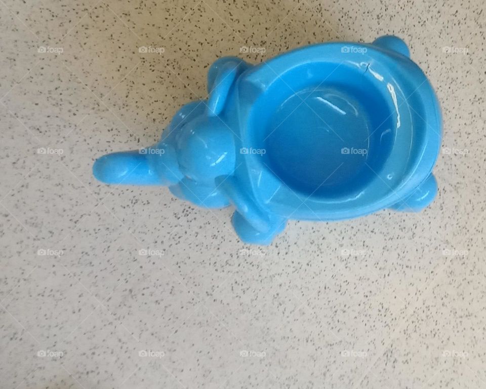 Toninho infantil! A partir de dois anos de idade, os pais ou responsáveis,  devem estar preparados para iniciar o treinamento dos desfralde. A dica é ser clara, objetiva  e simples, como dizer que o troninho, serve para fazer xixi e cocô.