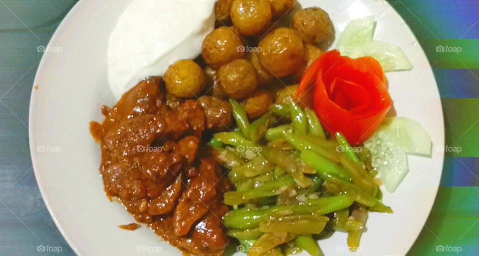 Veggie meal....Baby potatoes. Garlic mayonnaise. Basho with peanut sauce. green beans. Tomato rose and few cucumber slices.