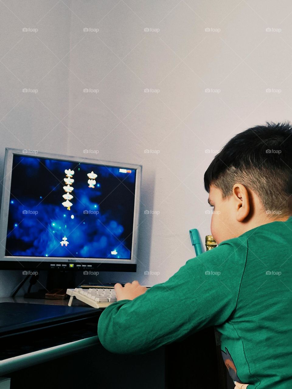 child playing Chicken Invaders