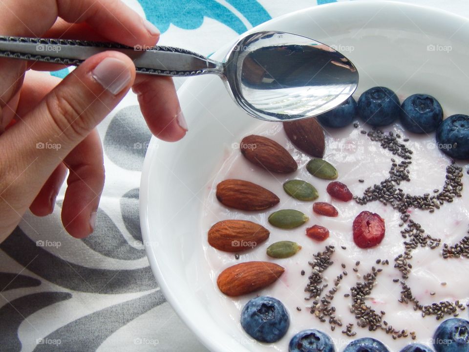 A tropical fruit smoothie bowl