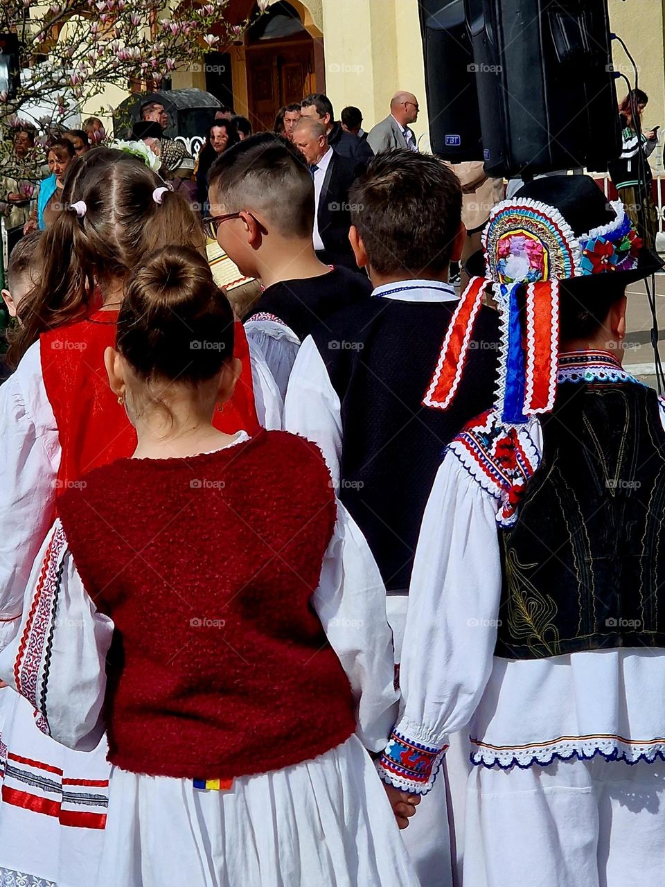 children dancing in traditional Romanian costumes