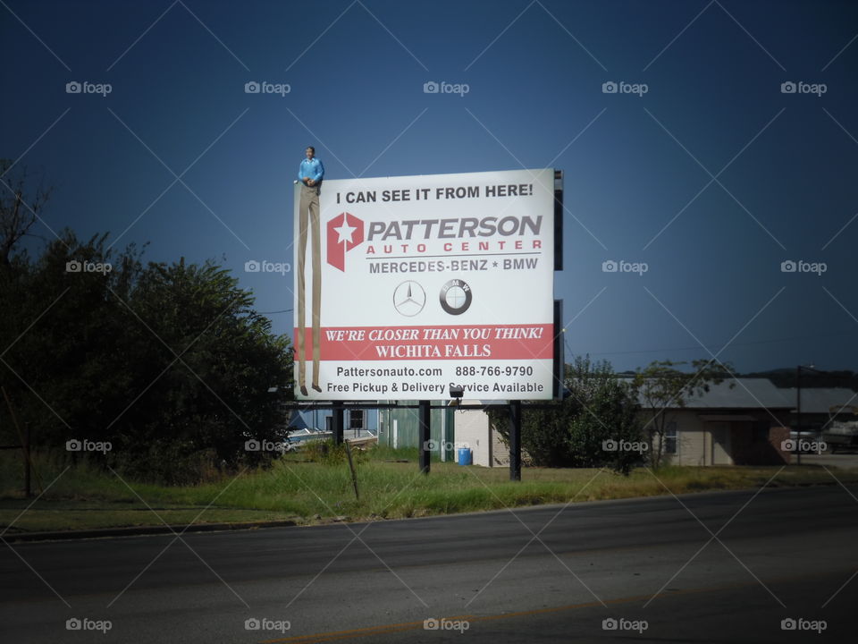 stretch Armstrong 2. This is another picture of a funny billboard. 👣 🚶 🏃 🔥 💨