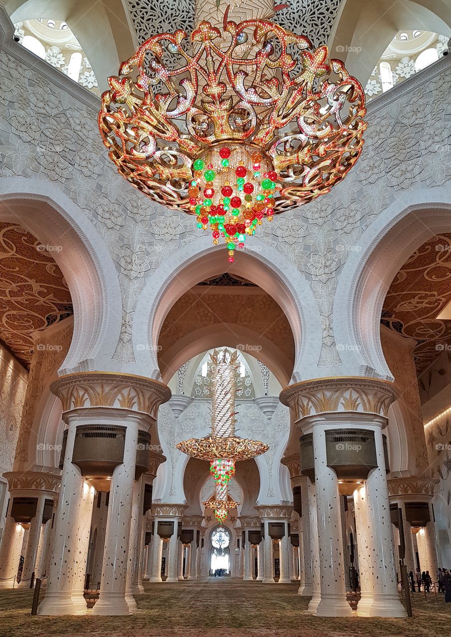 largest chandielier inside the Grand Mosque