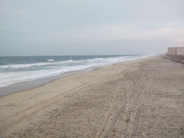 tide rolling in
