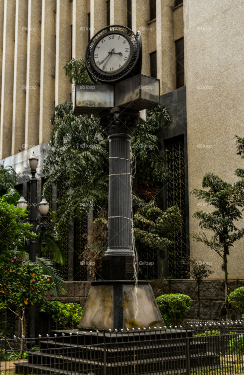 Relógio de frente o Banespa - São Paulo