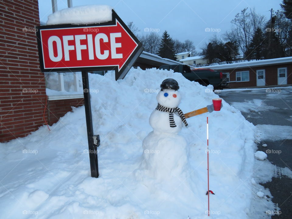 Office arrow sing near snowman