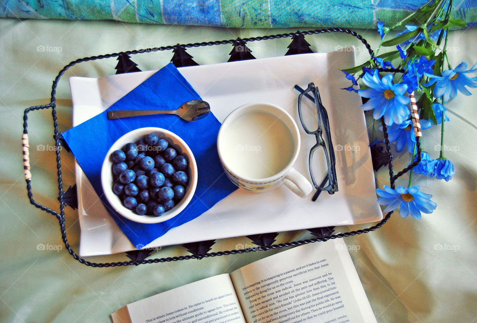 milk and blueberries for a healthy breakfast