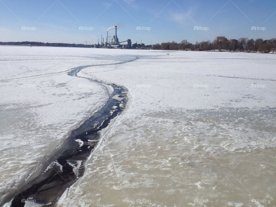 Meandering  ice break