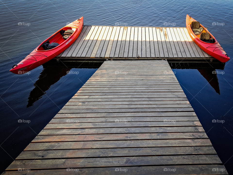 two red kayaks on the pier