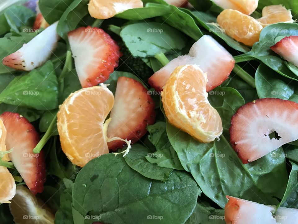 Spinach strawberry tangerine salad 