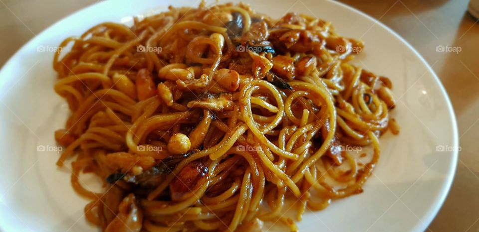 pasta in sesame oil with peanut