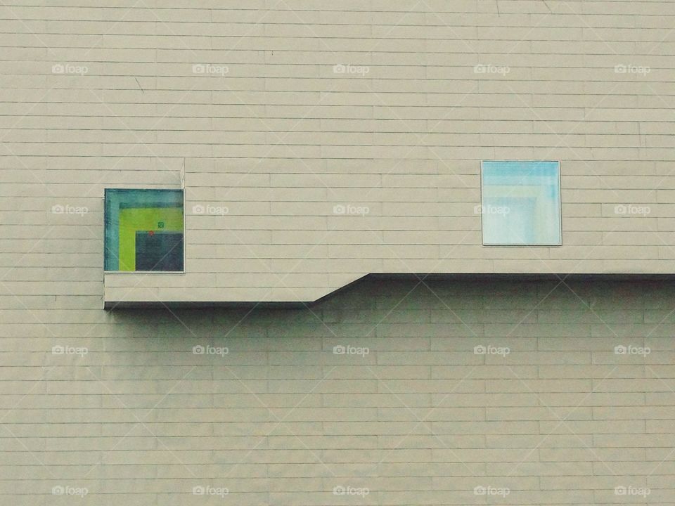 The fluidity of the lines.