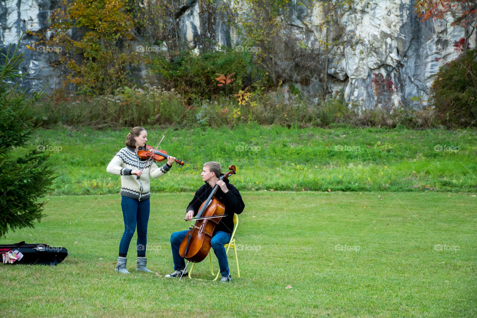 performance. playing the violin and double bass at the natural bridge state park