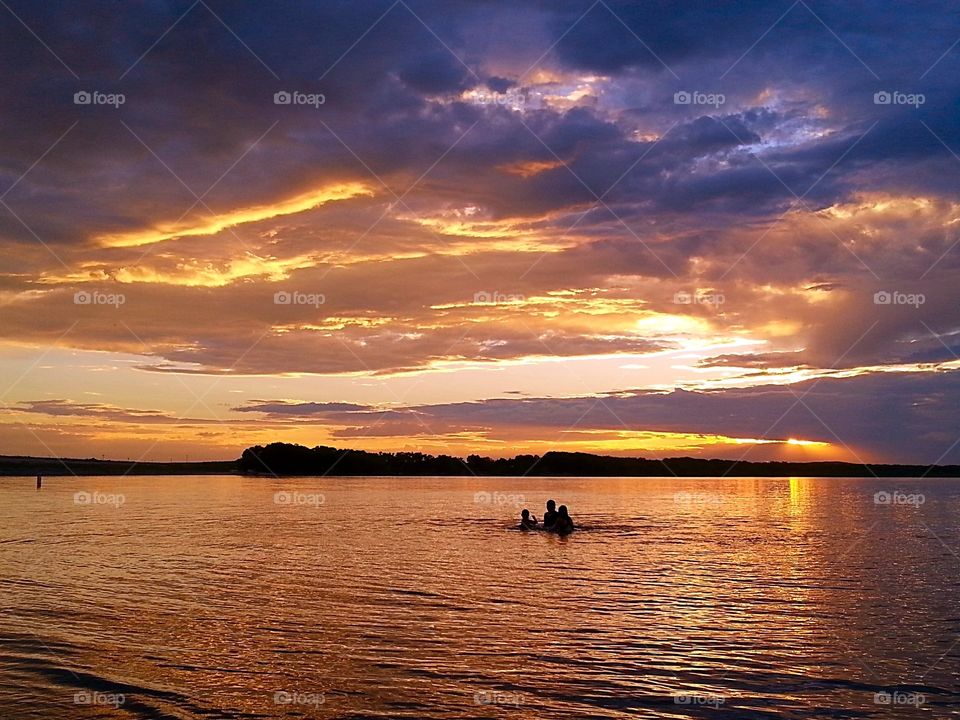 Golden . Gorgeous view at the lake