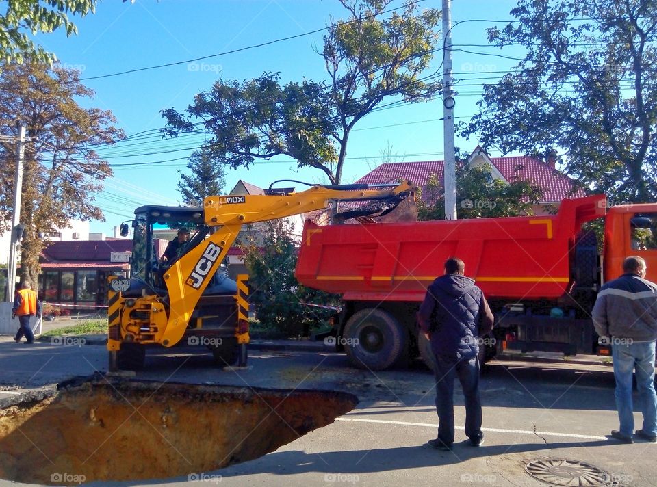 failed asphalt excavator repair work провал асфальта на дороге экскаватор ремонтные работы